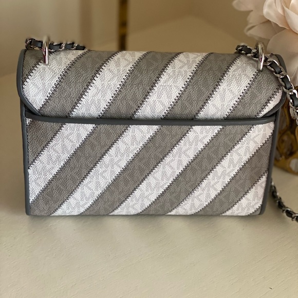 Brand née Micheal kors bah😍 - Picture 10 of 12